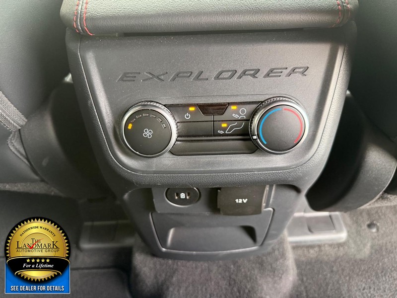 Ford Explorer Vehicle Full-screen Gallery Image 17