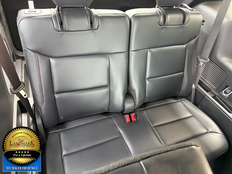 Ford Explorer Vehicle Full-screen Gallery Image 18