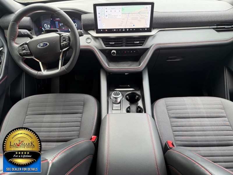 Ford Explorer Vehicle Full-screen Gallery Image 19