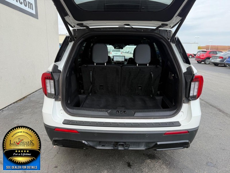 Ford Explorer Vehicle Full-screen Gallery Image 22