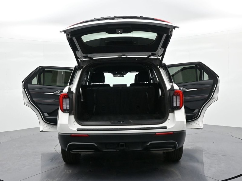 Ford Explorer Vehicle Full-screen Gallery Image 28