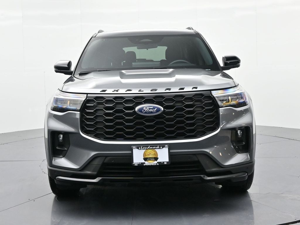 Ford Explorer Vehicle Full-screen Gallery Image 3