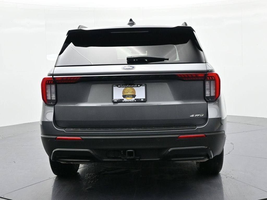 Ford Explorer Vehicle Full-screen Gallery Image 7