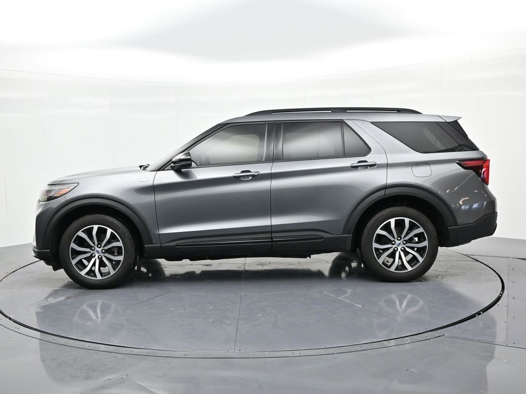 Ford Explorer Vehicle Full-screen Gallery Image 9