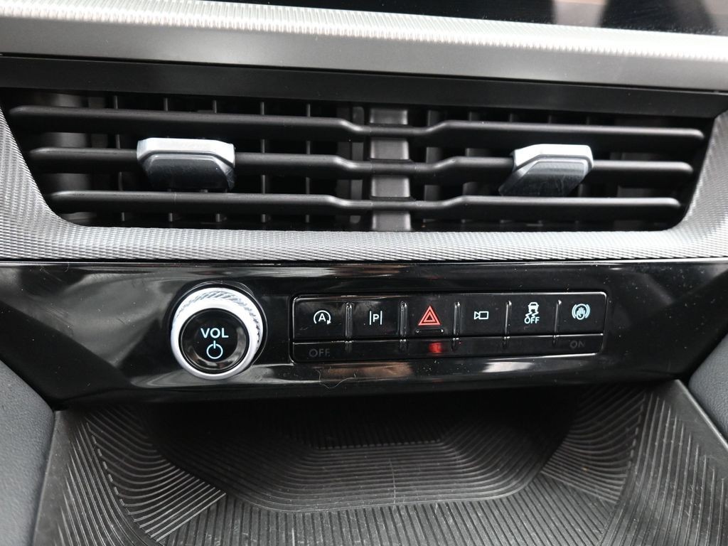 Ford Explorer Vehicle Full-screen Gallery Image 15