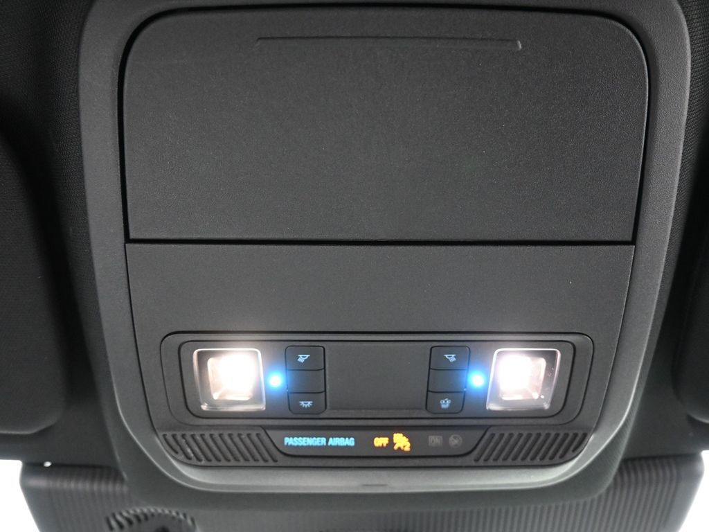 Ford Explorer Vehicle Full-screen Gallery Image 16