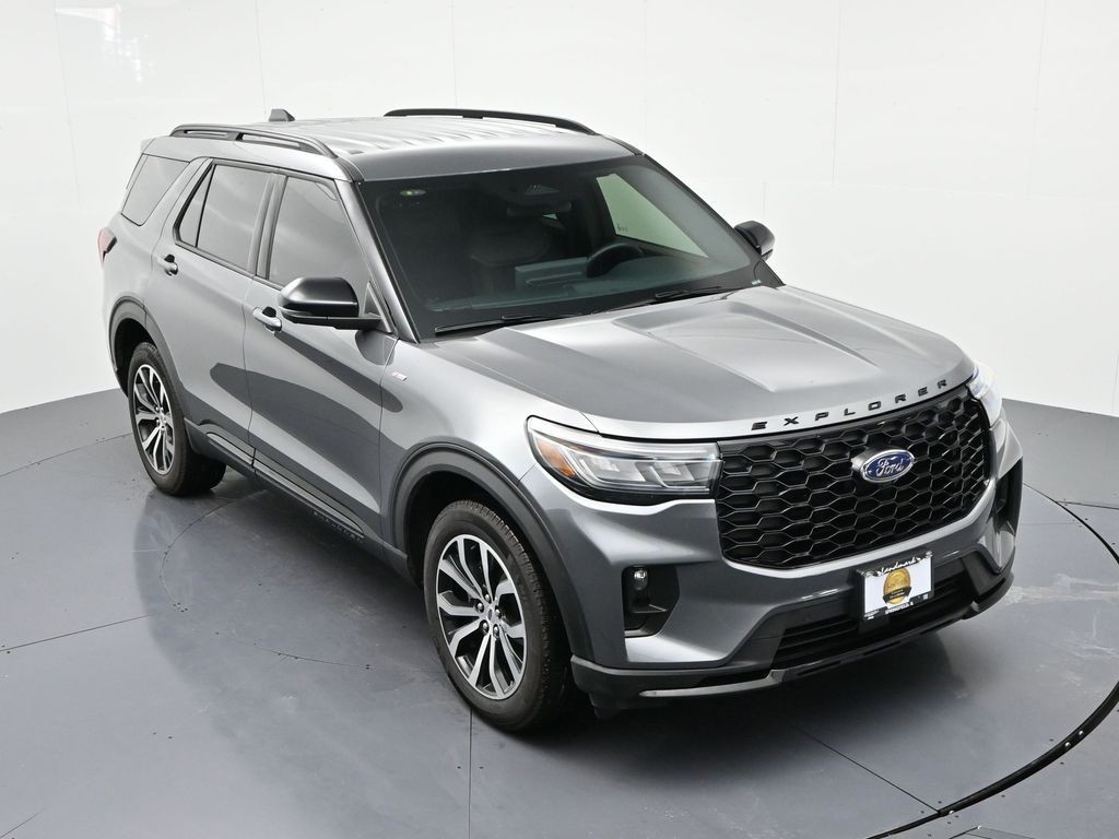 Ford Explorer Vehicle Full-screen Gallery Image 17