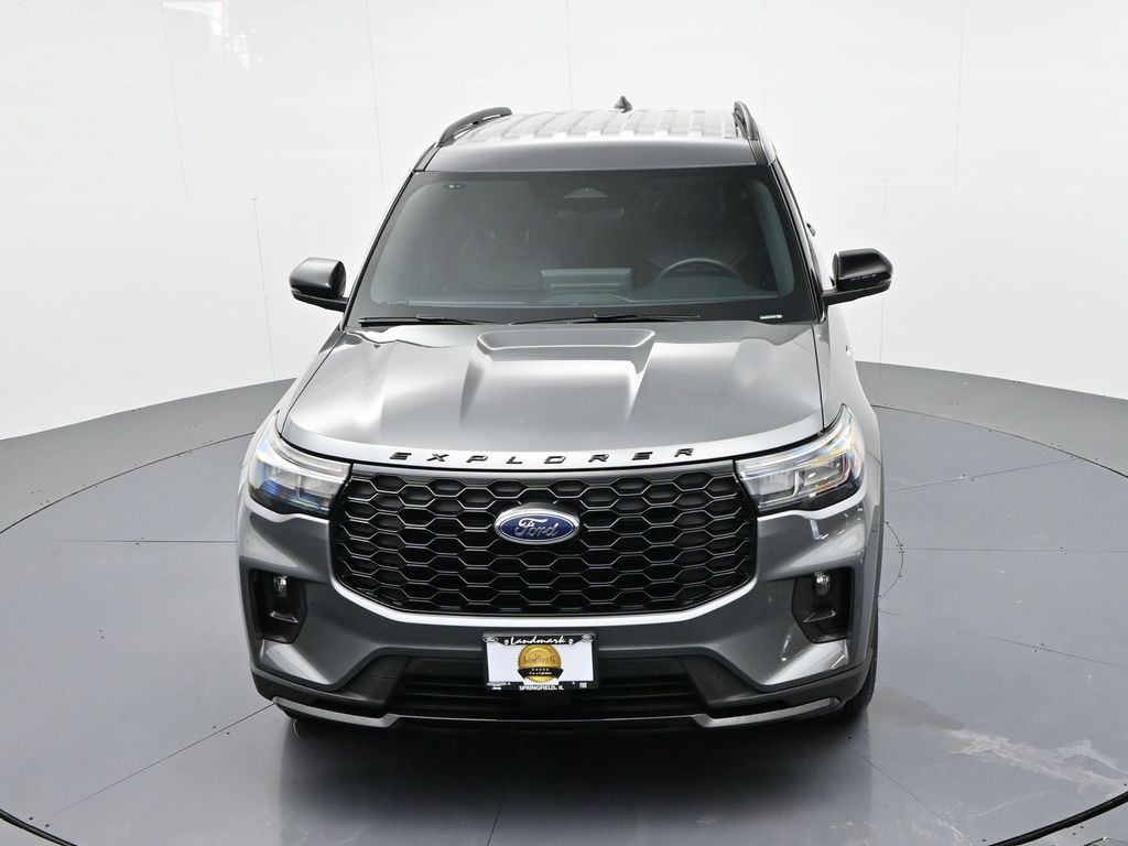 Ford Explorer Vehicle Full-screen Gallery Image 18