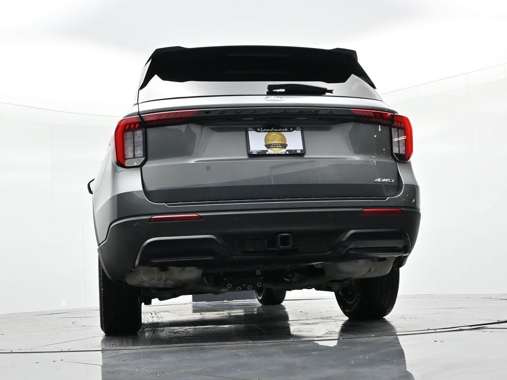 Ford Explorer Vehicle Full-screen Gallery Image 22