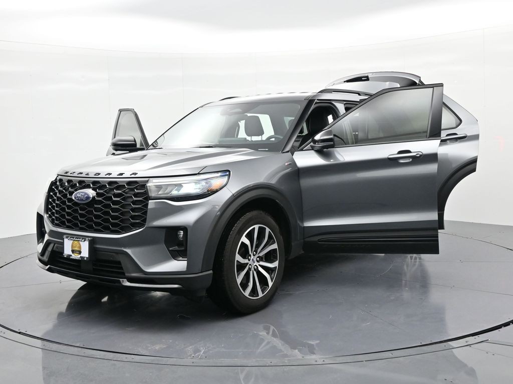 Ford Explorer Vehicle Full-screen Gallery Image 27