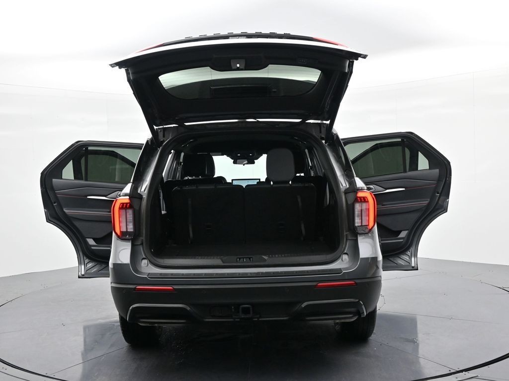 Ford Explorer Vehicle Full-screen Gallery Image 28