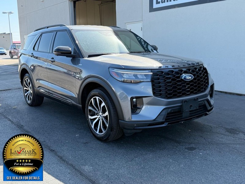 Ford Explorer Vehicle Full-screen Gallery Image 2