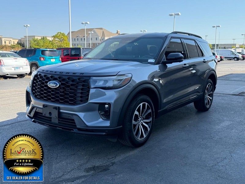 Ford Explorer Vehicle Full-screen Gallery Image 5