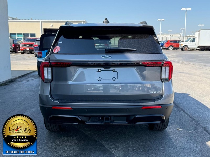 Ford Explorer Vehicle Full-screen Gallery Image 7