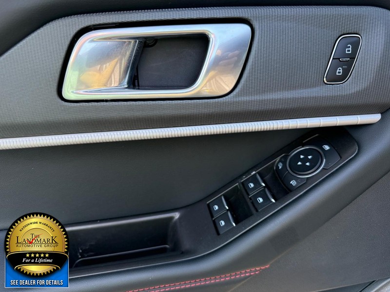 Ford Explorer Vehicle Full-screen Gallery Image 8