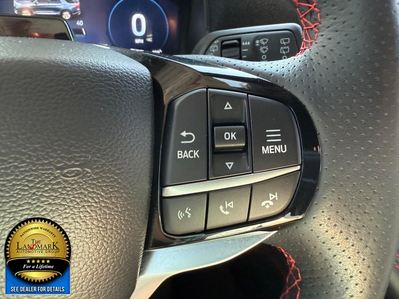 Ford Explorer Vehicle Full-screen Gallery Image 11