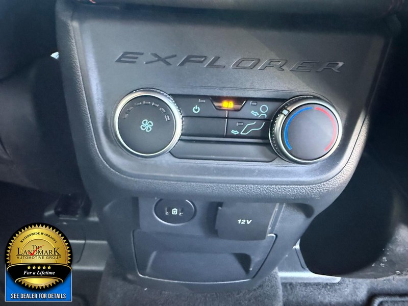Ford Explorer Vehicle Full-screen Gallery Image 16