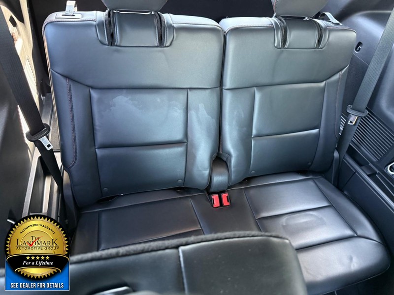 Ford Explorer Vehicle Full-screen Gallery Image 17