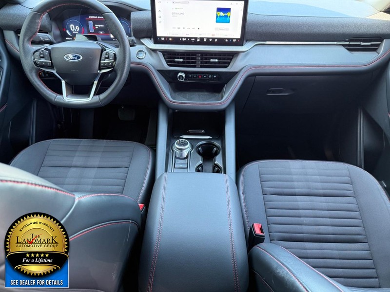 Ford Explorer Vehicle Full-screen Gallery Image 18