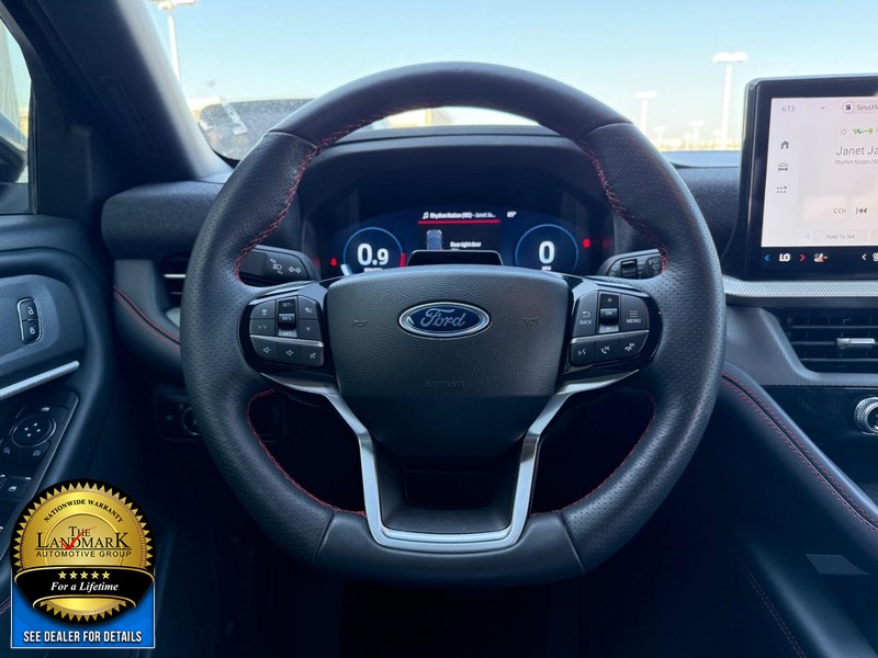 Ford Explorer Vehicle Full-screen Gallery Image 19