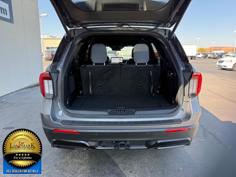 Ford Explorer Vehicle Full-screen Gallery Image 21