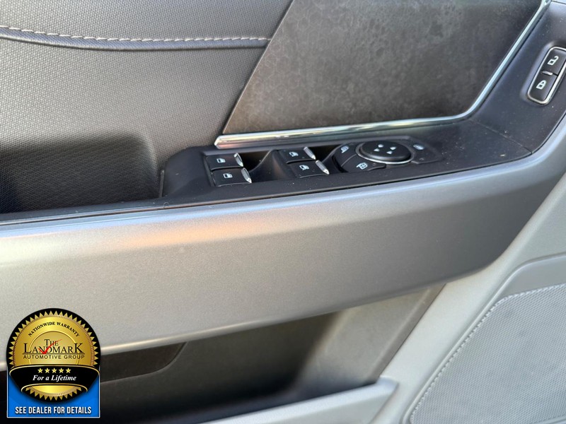 Ford F-150 Vehicle Full-screen Gallery Image 8