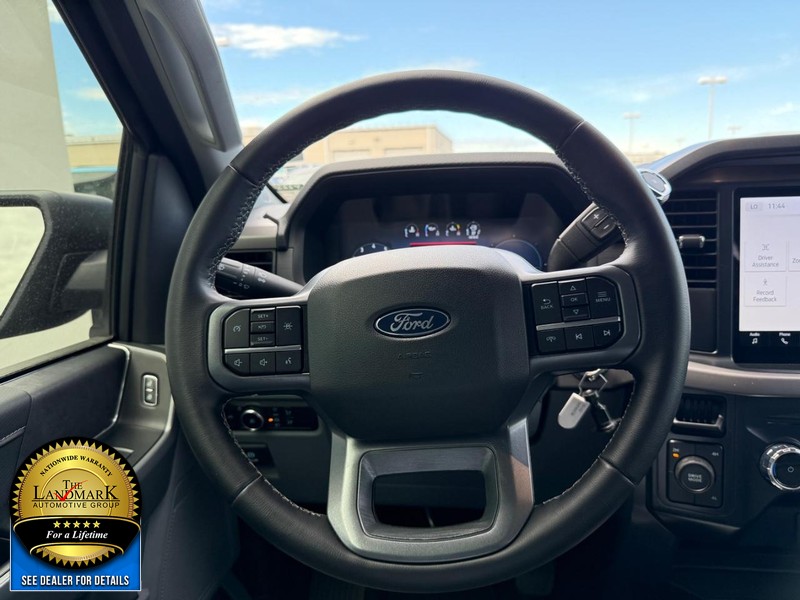 Ford F-150 Vehicle Full-screen Gallery Image 16