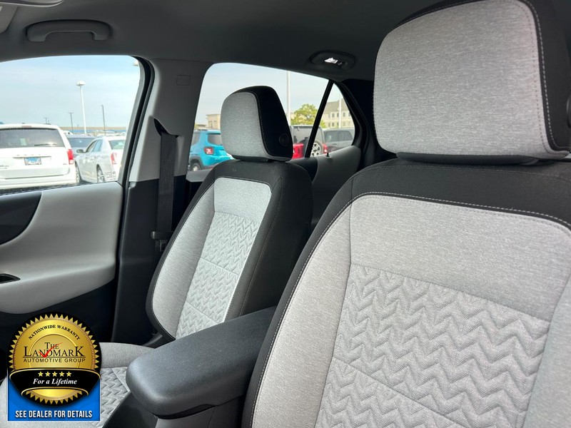 Chevrolet Equinox Vehicle Full-screen Gallery Image 09