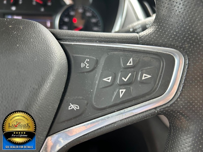 Chevrolet Equinox Vehicle Full-screen Gallery Image 11