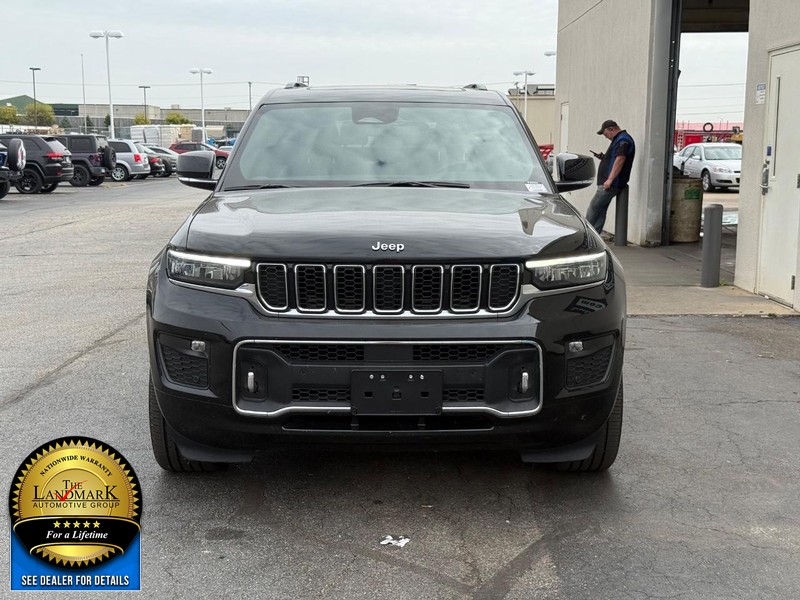 Jeep Grand Cherokee L Vehicle Full-screen Gallery Image 4