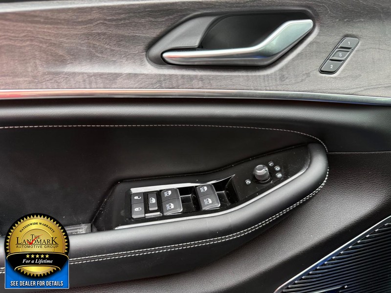 Jeep Grand Cherokee L Vehicle Full-screen Gallery Image 8