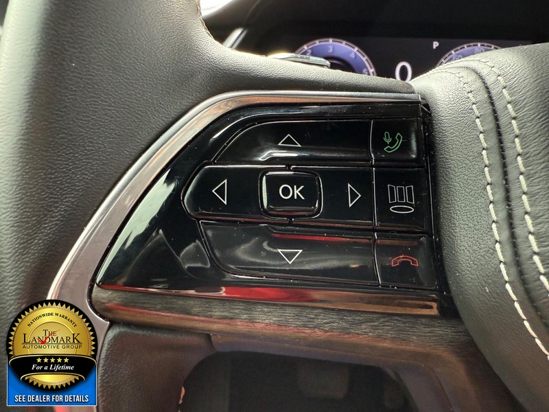 Jeep Grand Cherokee L Vehicle Full-screen Gallery Image 10