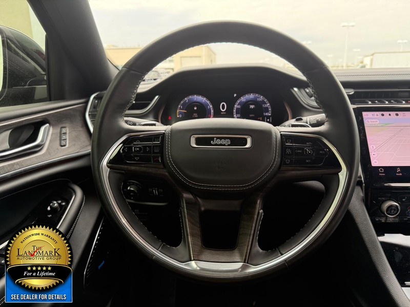 Jeep Grand Cherokee L Vehicle Full-screen Gallery Image 20