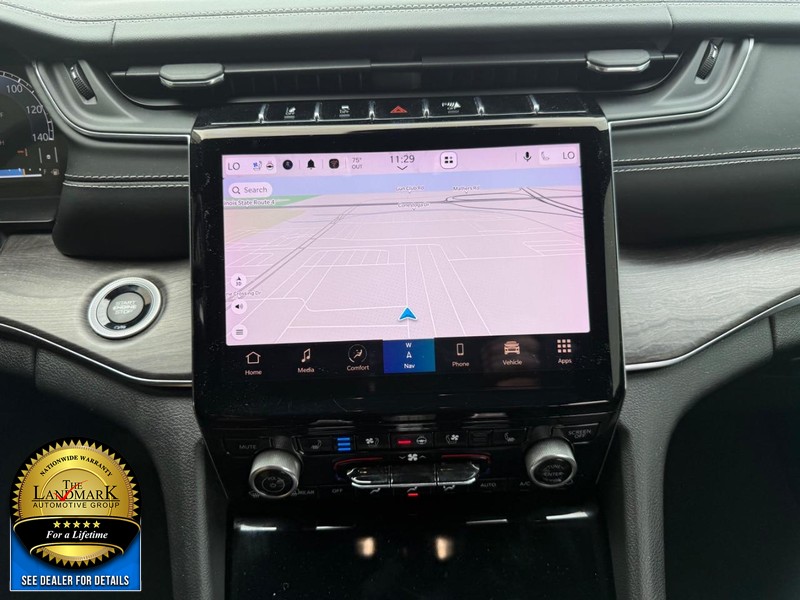 Jeep Grand Cherokee L Vehicle Full-screen Gallery Image 21