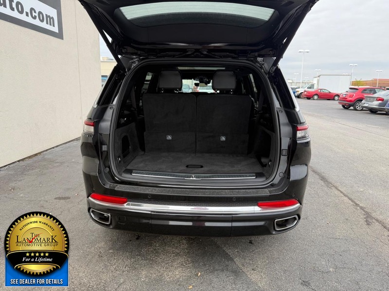 Jeep Grand Cherokee L Vehicle Full-screen Gallery Image 22