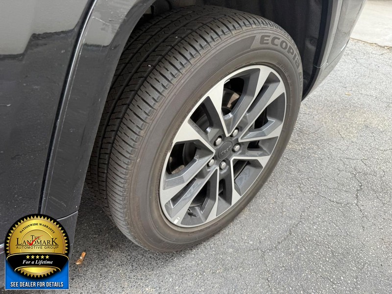 Jeep Grand Cherokee L Vehicle Full-screen Gallery Image 23