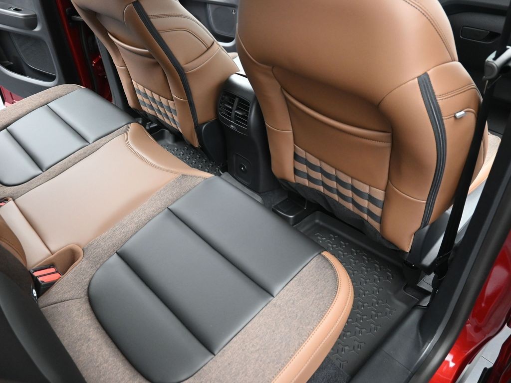 Ford Bronco Sport Vehicle Full-screen Gallery Image 11