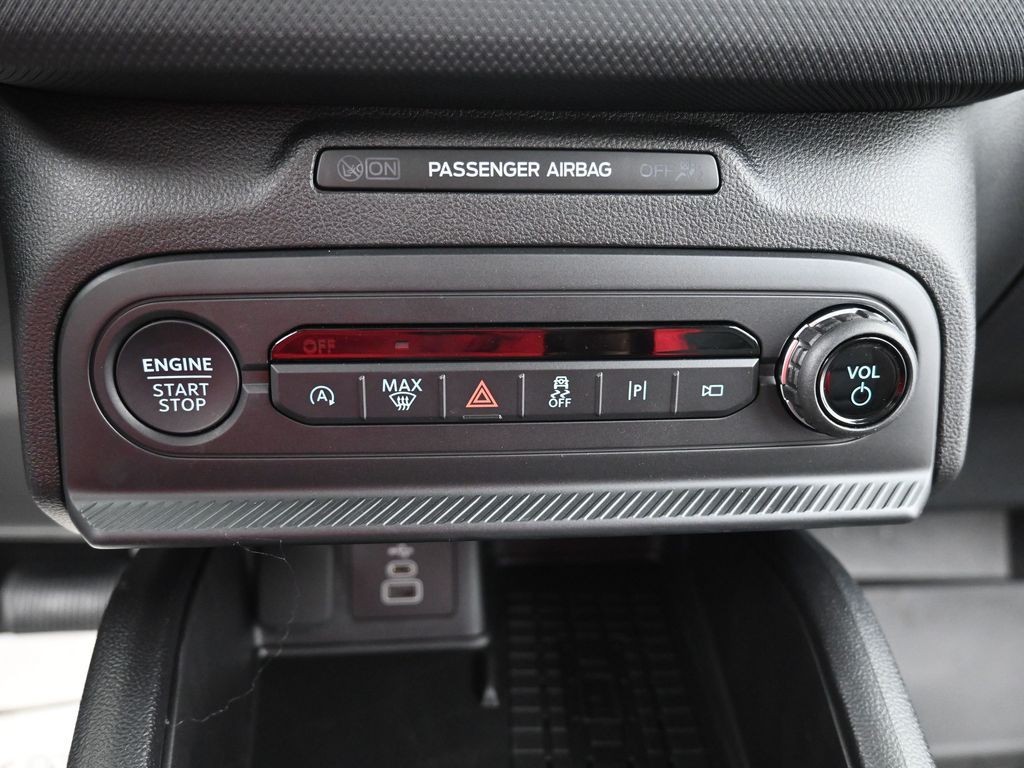 Ford Bronco Sport Vehicle Full-screen Gallery Image 15