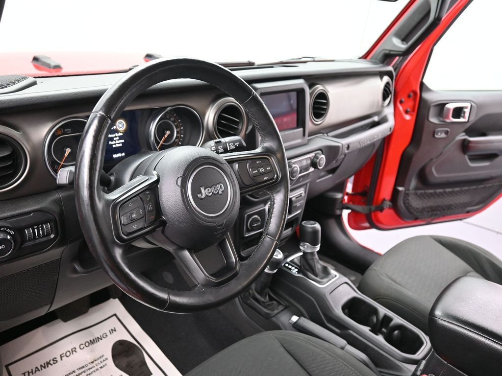 Jeep Wrangler Unlimited Vehicle Full-screen Gallery Image 13