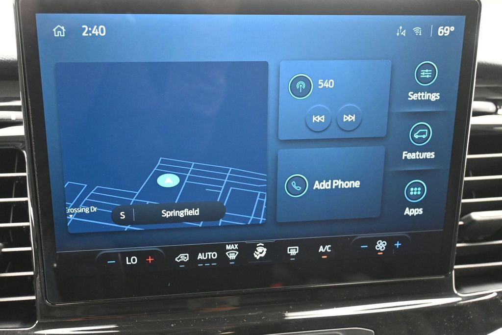 Ford Transit-250 Vehicle Full-screen Gallery Image 11
