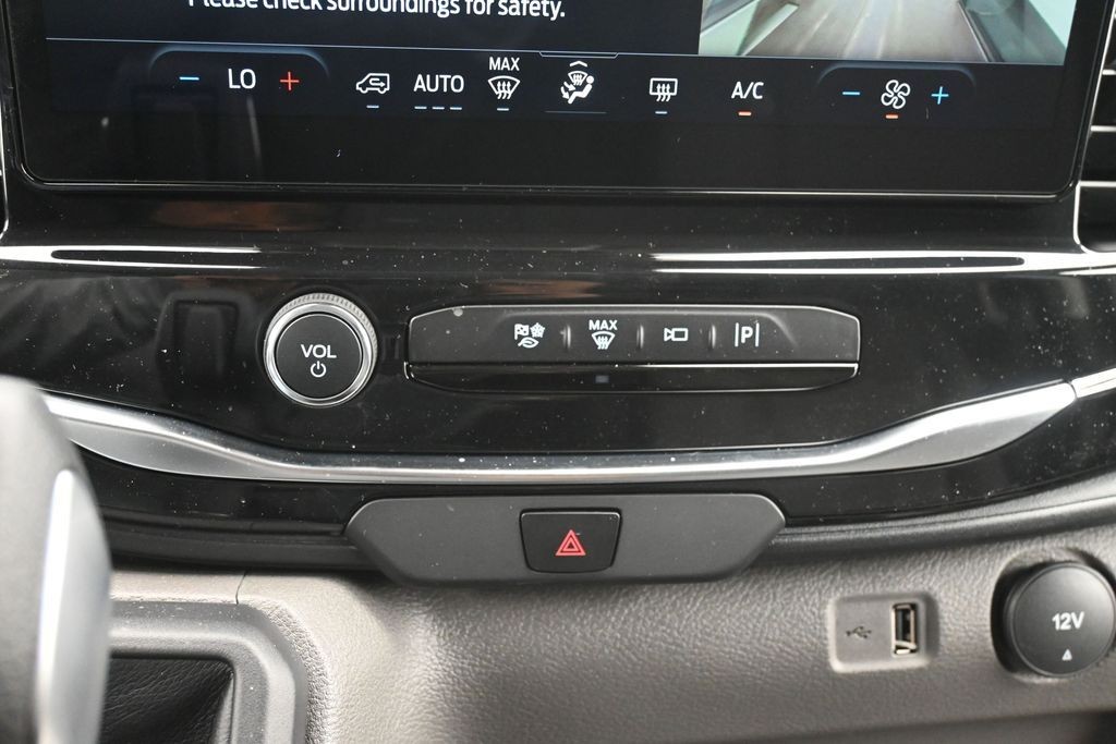 Ford Transit-250 Vehicle Full-screen Gallery Image 13