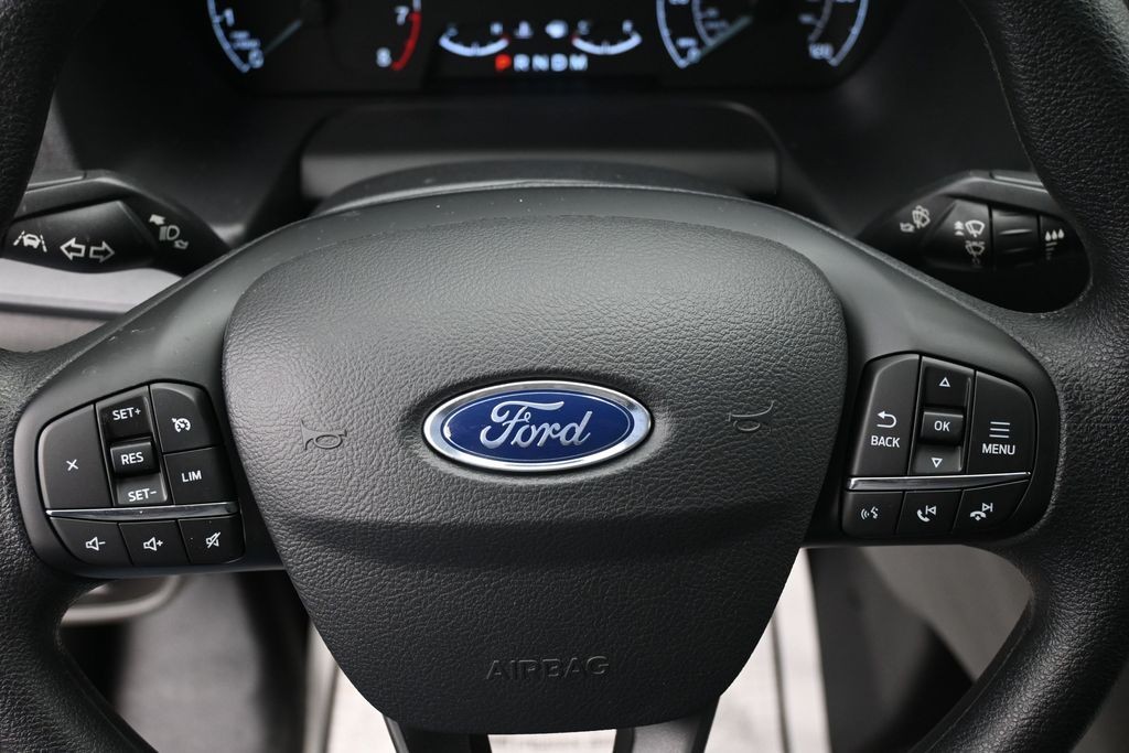 Ford Transit-250 Vehicle Full-screen Gallery Image 14
