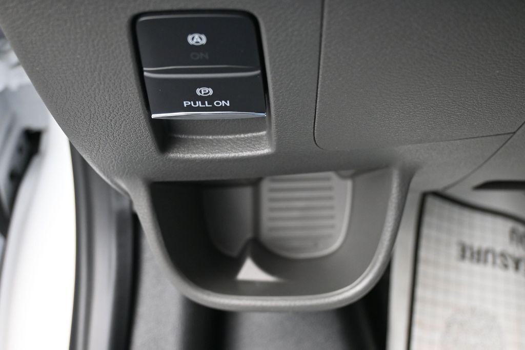 Ford Transit-250 Vehicle Full-screen Gallery Image 18