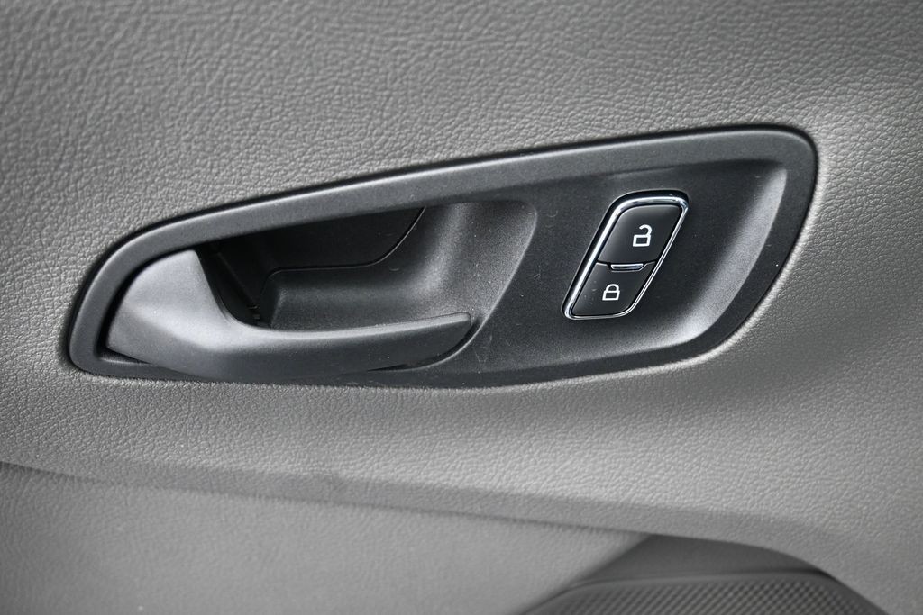 Ford Transit-250 Vehicle Full-screen Gallery Image 20