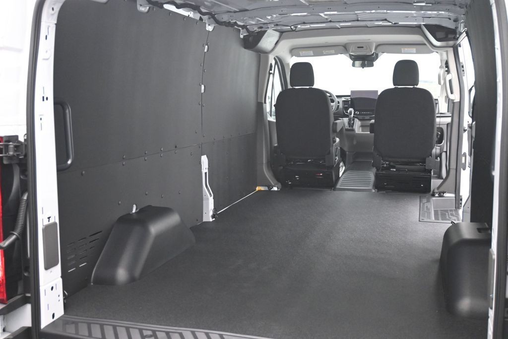 Ford Transit-250 Vehicle Full-screen Gallery Image 21