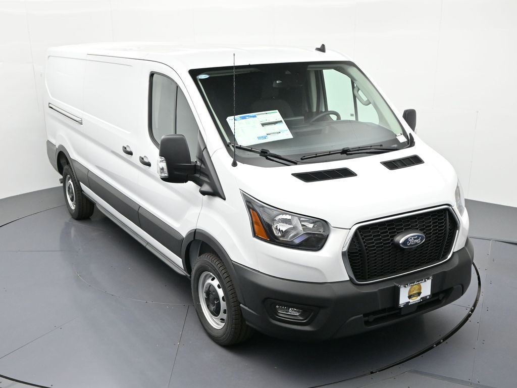 Ford Transit-250 Vehicle Full-screen Gallery Image 26