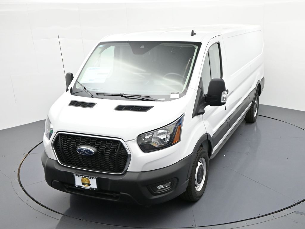 Ford Transit-250 Vehicle Full-screen Gallery Image 28