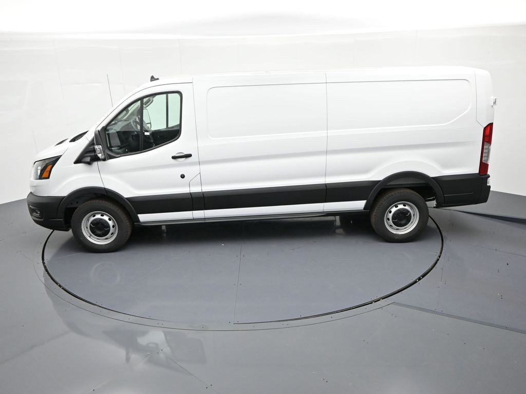 Ford Transit-250 Vehicle Full-screen Gallery Image 29