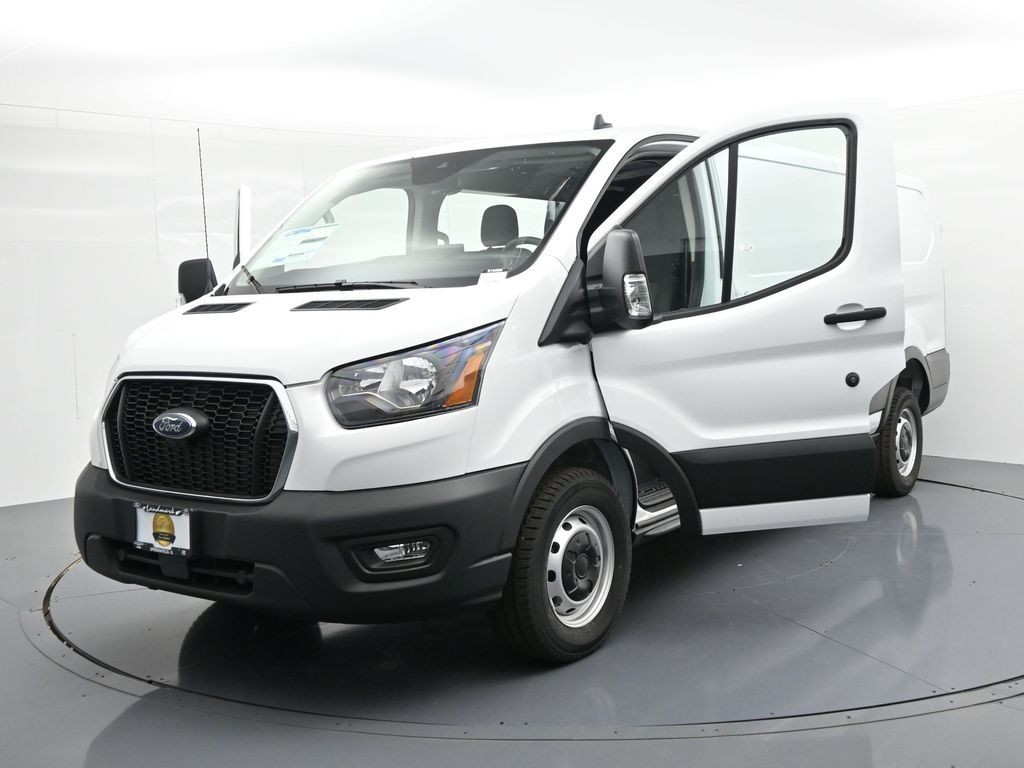 Ford Transit-250 Vehicle Full-screen Gallery Image 36