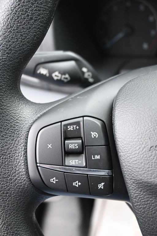 Ford Transit-250 Vehicle Full-screen Gallery Image 16